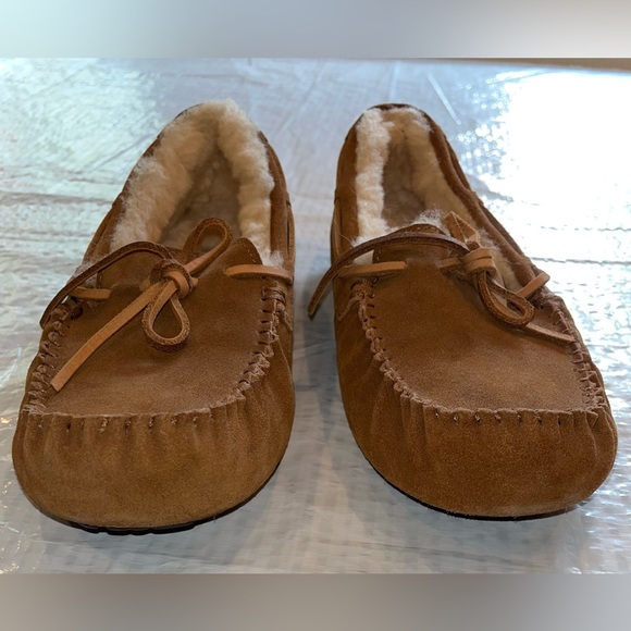 NWOT @UGG Olsen Slippers Brand new condition. - Picture 6 of 7